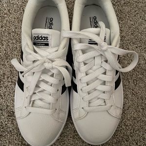 ADIDAS NEO CLOUDFOAM SIZE 7 LIKE NEW!